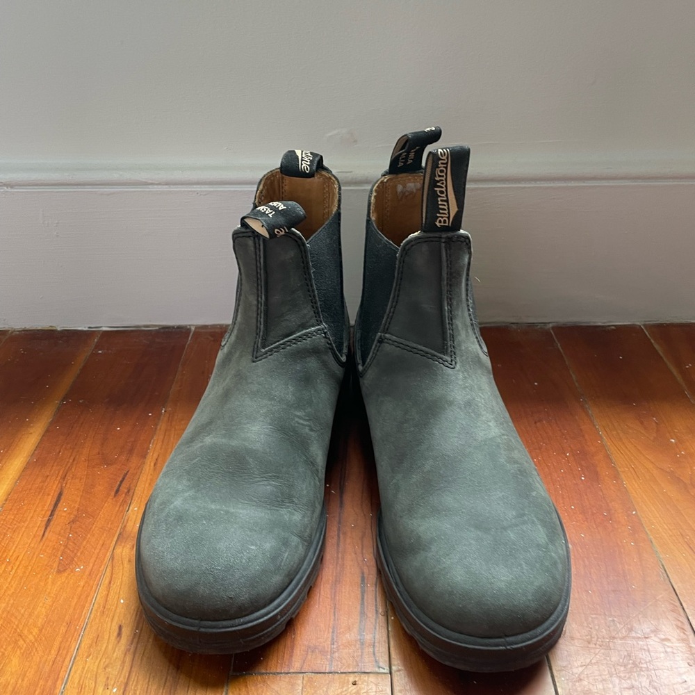 Blundstone #587 boots in rustic black